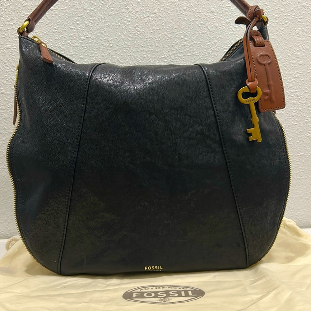 NWOT FOSSIL Gwen Hobo Expandable Pebbled Leather Bag with Dust Bag - Picture 9 of 17
